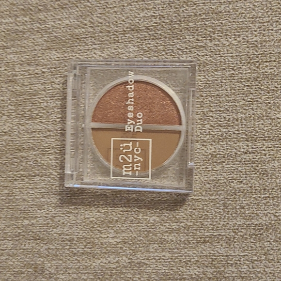 Eyeshadow - Picture 1 of 3